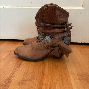 Women’s Not Rated Brown Ankle Boots👢